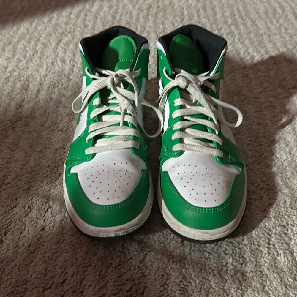 Nike air Jordan 1 mid. lucky green/white/black. SIZE M10